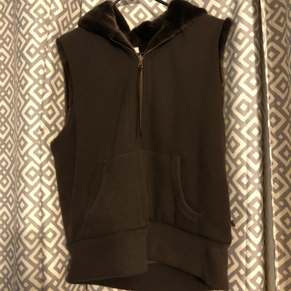 Stylish brown vest!